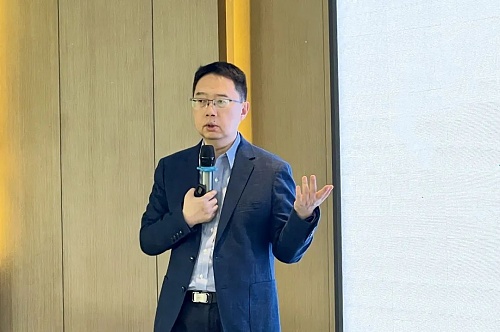 当金融科技遇上绿茵传奇：CoinW携手皮尔洛开启跨界新篇章