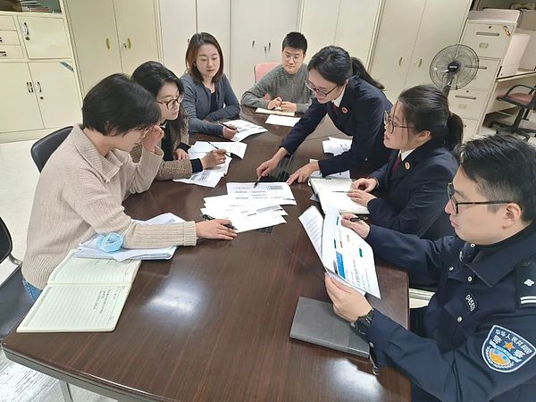 比特币市场暗流涌动：亢奋背后的风险警示